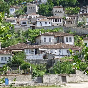 hostel-lorenc.albaniahotels.org/